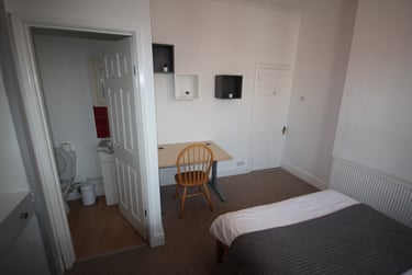 5 bed house, Telephone Road (popular student road), Near university, Portsmouth, PO40AZ - Image 5