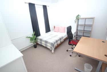 4 bed house, Lawson Road (ALL DOUBLE BEDROOMS), Southsea, Portsmouth, PO51SE - Image 2