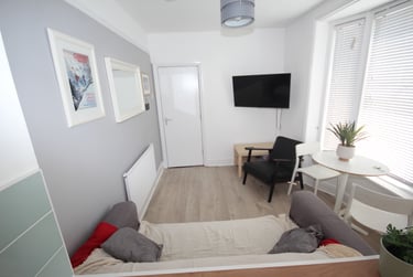 4 bed house, Jessie Road (ALL DOUBLE BEDROOMS), Southsea, Portsmouth, PO40EW - Image 2