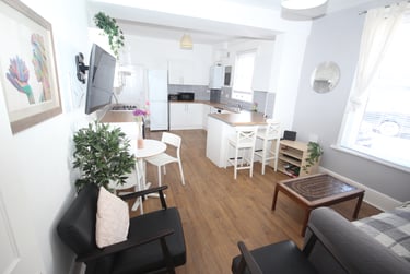5 bed house, Apsley Road, University of portsmouth, Portsmouth, PO48RH - Image 1