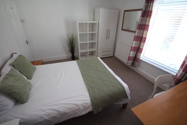 5 bed house, Harold Road (All DOUBLE BEDROOMS), Southsea, Portsmouth, PO40LR - Image 1