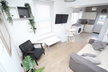 5 bed house, Francis Ave, Near university, Portsmouth, PO40HL - Image 1