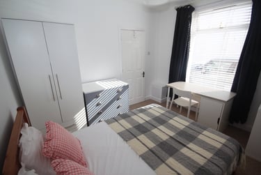 4 bed house, Lawson Road (ALL DOUBLE BEDROOMS), Southsea, Portsmouth, PO51SE - Image 9