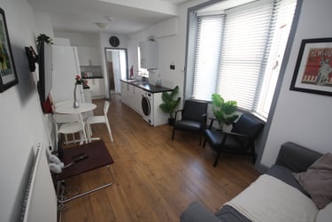 5 bed house, Jessie Road, Southsea, Portsmouth, PO40EW - Image 2