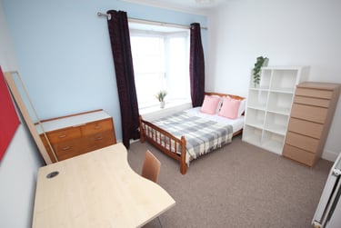 4 bed house, Jessie Road (ALL DOUBLE BEDROOMS), Southsea, Portsmouth, PO40EW - Image 1