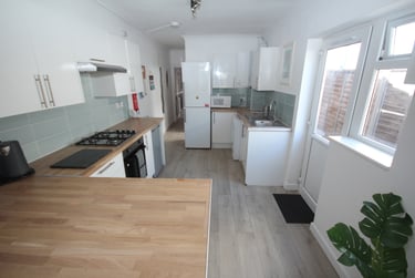 5 bed house, Harold Road (All DOUBLE BEDROOMS), Near university, Portsmouth, PO40LS - Image 2