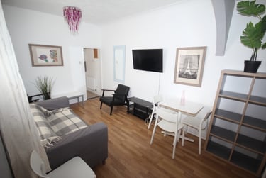 5 bed house, Telephone Road (popular student road), Near university, Portsmouth, PO40AZ - Image 1
