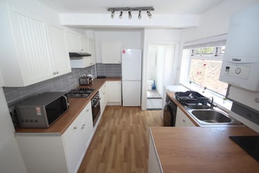 5 bed house, Wheatstone Road, Southsea, Portsmouth, PO40HY - Image 2