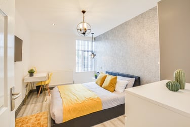 6 bed house, Wilmslow Road, Withington, Manchester, M204BT - Image 2