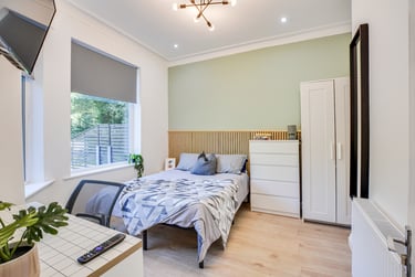 6 bed house, Moseley Road, Fallowfield, Manchester, M146NR - Image 1