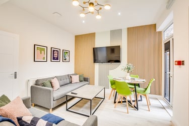 6 bed house, Acomb Street, Rusholme, Manchester, M144DZ - Image 1