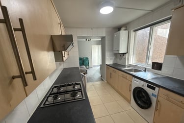5 bed house, Rhymney Street, Plasnewydd, Cardiff, CF244DL - Image 1