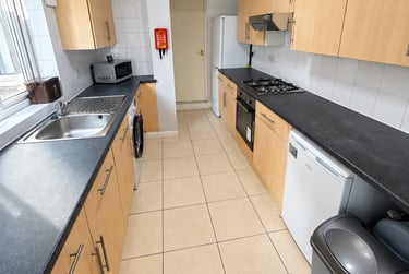 5 bed house, Rhymney Street, Plasnewydd, Cardiff, CF244DL - Image 2