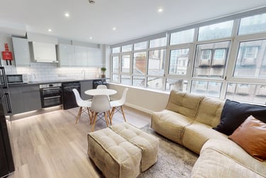 6 bed flat, St. Mary Street, City Centre, Cardiff, CF101DX - Image 1
