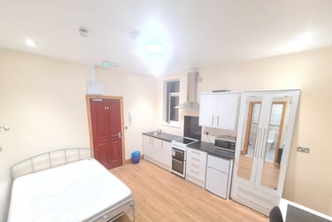 1 bed studio, Raglan Road, Edgbaston, Birmingham, B57RA - Image 2