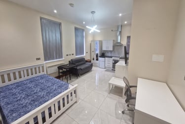 1 bed studio, Raglan Road, Edgbaston, Birmingham, B57RA - Image 1