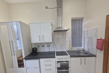 1 bed studio, Raglan Road, Edgbaston, Birmingham, B57RA - Image 2