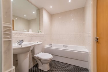 2 bed flat, Olympian Court, Layerthorpe, York, YO103UA - Image 8