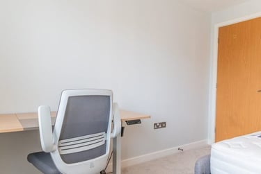 2 bed flat, Olympian Court, Layerthorpe, York, YO103UA - Image 8