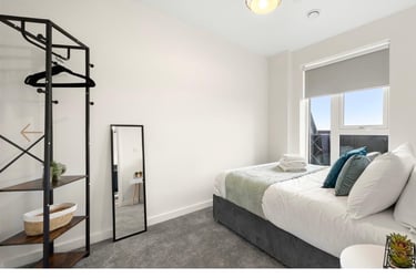 2 bed flat, Teal Road, Ilford, London, IG38FS - Image 2