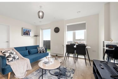 2 bed flat, Teal Road, Ilford, London, IG38FS - Image 1