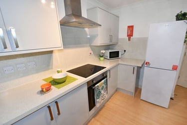 2 bed flat, Hadfield Close, Victoria Park, Manchester, M145LY - Image 6