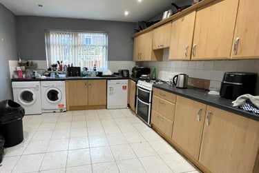 6 bed house, Heald Grove, Rusholme, Manchester, M144AJ - Image 3