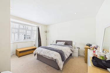 1 bed flat, Western Road, City Centre, Brighton, BN12AJ - Image 1