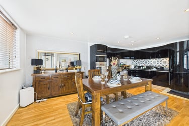 2 bed house, West Street, City Centre, Brighton, BN12RP - Image 3