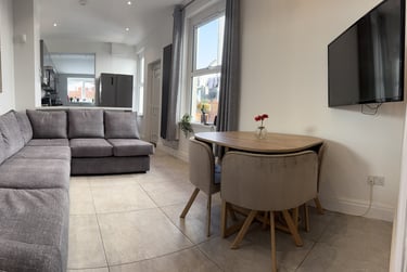 6 bed house, Talworth Street, Plasnewydd, Cardiff, CF243EH - Image 1