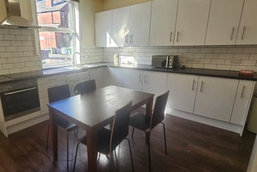 4 bed house, Winfield Terrace, Woodhouse, Leeds, LS29BD - Image 5