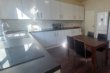 4 bed house, Winfield Terrace, Woodhouse, Leeds, LS29BD - Image 1