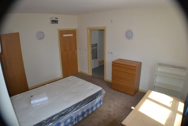 4 bed flat, Woodhouse Street, Woodhouse, Leeds, LS62PY - Image 1