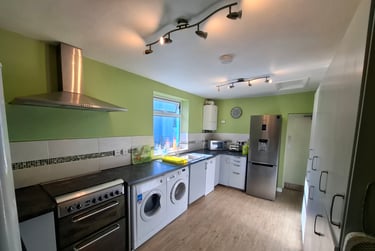 6 bed house, Hill Park Crescent, Greenbank, Plymouth, PL48JP - Image 1