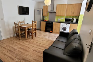 5 bed house, Freehold Street, Semilong, Northampton, NN26EW - Image 2