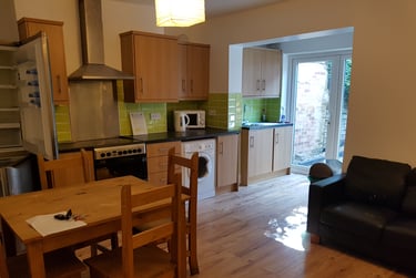 5 bed house, Freehold Street, Semilong, Northampton, NN26EW - Image 1