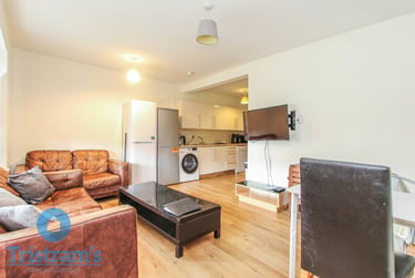 6 bed house, Beeston Road, Dunkirk, Nottingham, NG72JQ - Image 2