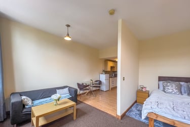 1 bed studio, Legrams Mill, Manningham, Bradford, BD71NH - Image 2