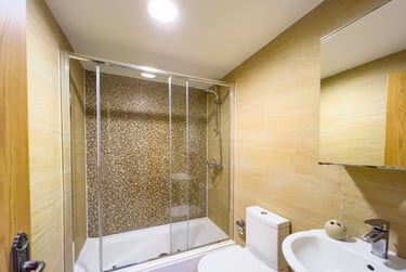 1 bed studio, Legrams Mill, Manningham, Bradford, BD71NH - Image 5