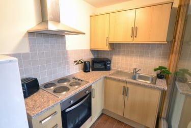 1 bed studio, West End House Legrams Lane, Manningham, Bradford, BD71NH - Image 4