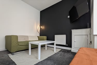 2 bed house, Aske Road, Teeside University, Middlesbrough, TS14DA - Image 1