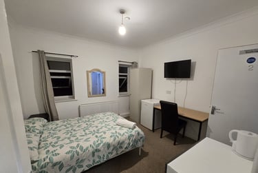 1 bed house, Holdenhurst Road, Springbourne, Bournemouth, BH88AY - Image 3