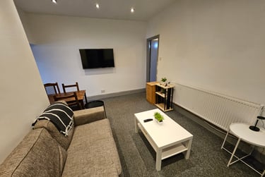 2 bed flat, Hobson Road, Selly Park, Birmingham, B297QA - Image 1