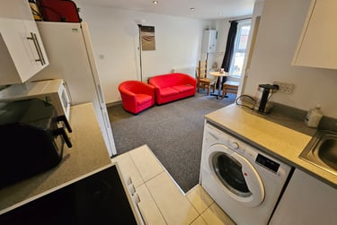 2 bed flat, Hobson Road, Selly Park, Birmingham, B297QA - Image 3