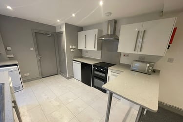 6 bed house, Exeter Road, Selly Park, Birmingham, B296EX - Image 1