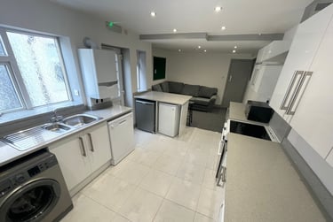 6 bed house, Exeter Road, Selly Park, Birmingham, B296EX - Image 2