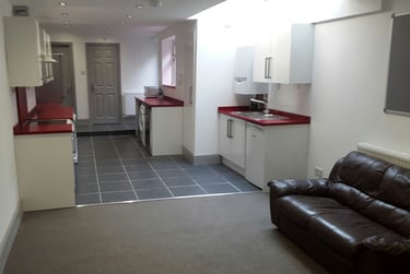 6 bed house, Arley Road, Selly Park, Birmingham, B297BQ - Image 2