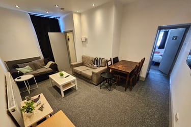 2 bed flat, Hobson Road, Selly Park, Birmingham, B297QA - Image 3