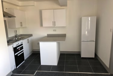 2 bed flat, Hobson Road, Selly Park, Birmingham, B297QA - Image 2