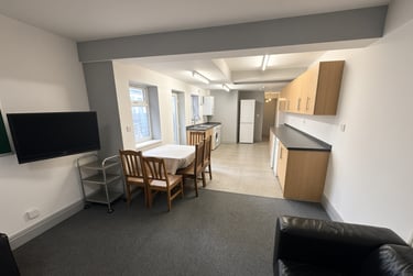 8 bed house, Dawlish Road, Selly Park, Birmingham, B297AH - Image 1
